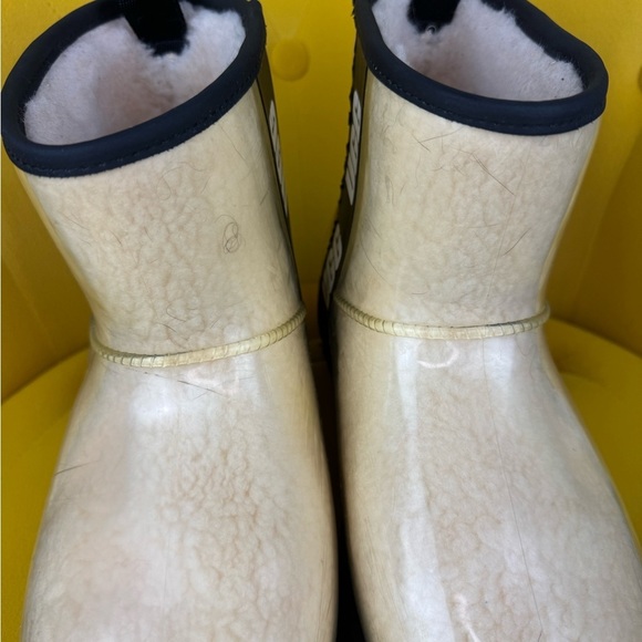 Ugg Classic Clear Mini Size 8 USA Water Repellent Cream Color Women’s - Picture 3 of 13